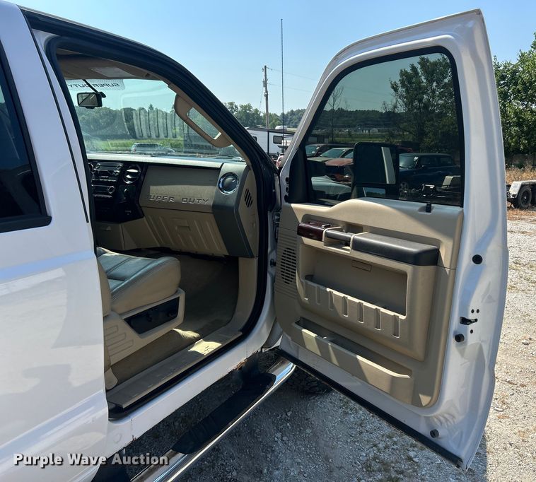 image for item ET3039 2010 Ford F250 Super Duty XL  Crew Cab pickup truck