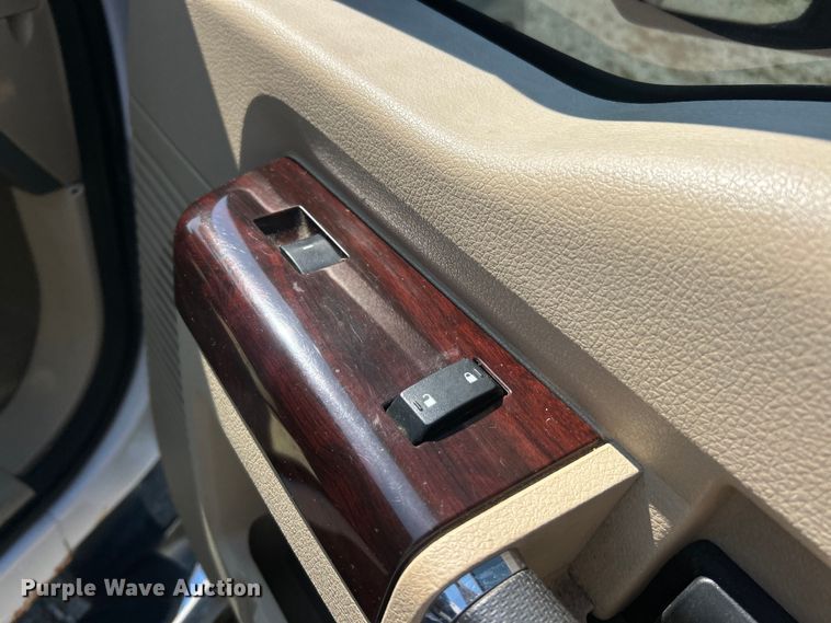 image for item ET3039 2010 Ford F250 Super Duty XL  Crew Cab pickup truck