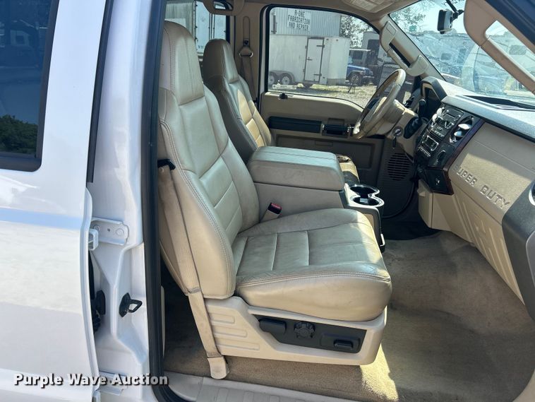 image for item ET3039 2010 Ford F250 Super Duty XL  Crew Cab pickup truck