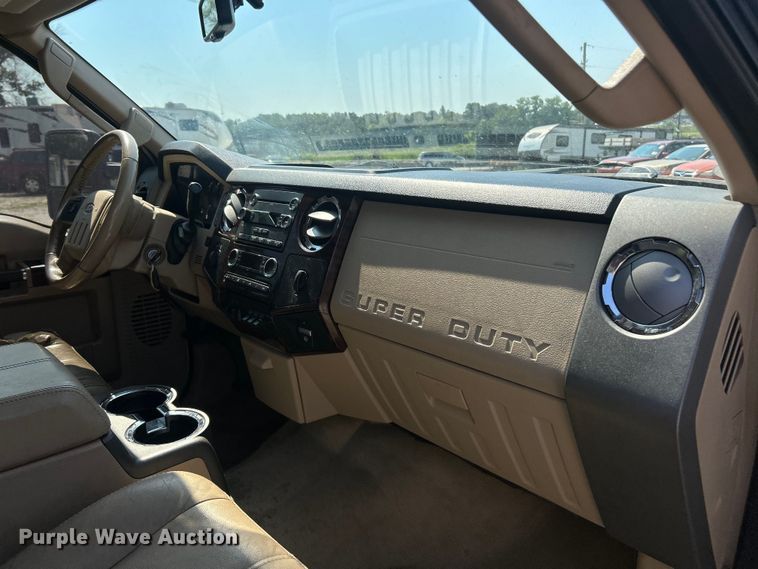 image for item ET3039 2010 Ford F250 Super Duty XL  Crew Cab pickup truck