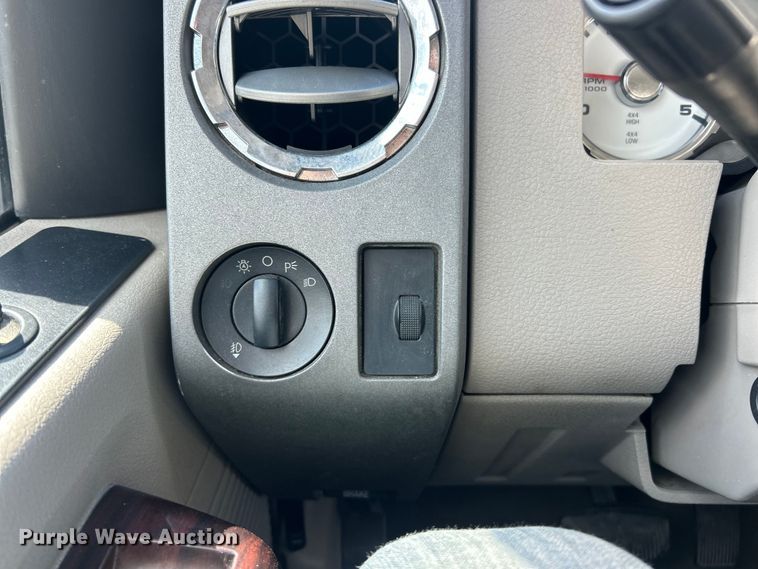 image for item ET3092 2008 Ford F250 Super Duty Lariat  Crew Cab flatbed truck