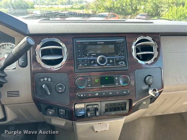 image for item ET3092 2008 Ford F250 Super Duty Lariat  Crew Cab flatbed truck