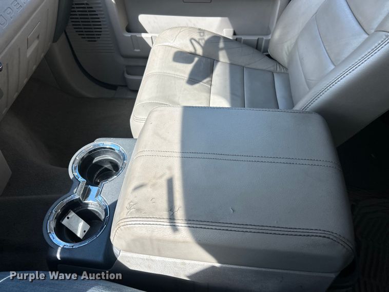 image for item ET3092 2008 Ford F250 Super Duty Lariat  Crew Cab flatbed truck