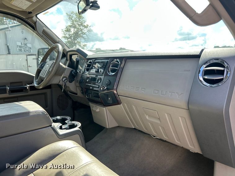 image for item ET3092 2008 Ford F250 Super Duty Lariat  Crew Cab flatbed truck