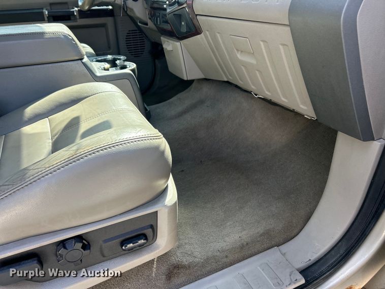 image for item ET3092 2008 Ford F250 Super Duty Lariat  Crew Cab flatbed truck