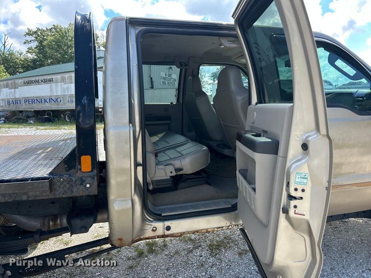 image for item ET3092 2008 Ford F250 Super Duty Lariat  Crew Cab flatbed truck