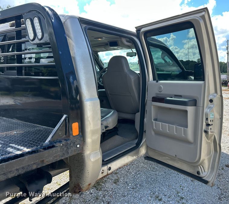 image for item ET3092 2008 Ford F250 Super Duty Lariat  Crew Cab flatbed truck