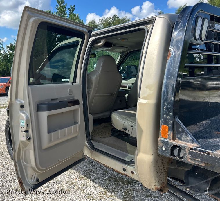 image for item ET3092 2008 Ford F250 Super Duty Lariat  Crew Cab flatbed truck