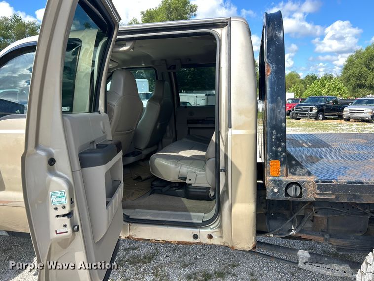 image for item ET3092 2008 Ford F250 Super Duty Lariat  Crew Cab flatbed truck