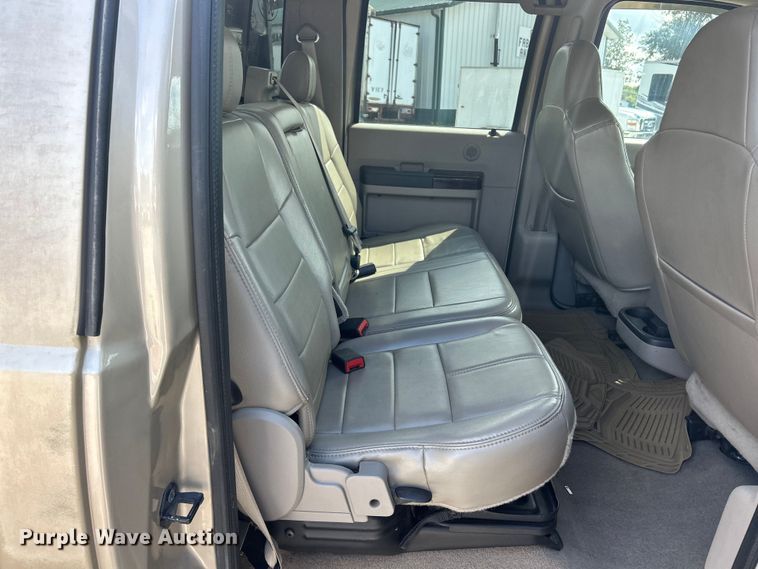 image for item ET3092 2008 Ford F250 Super Duty Lariat  Crew Cab flatbed truck