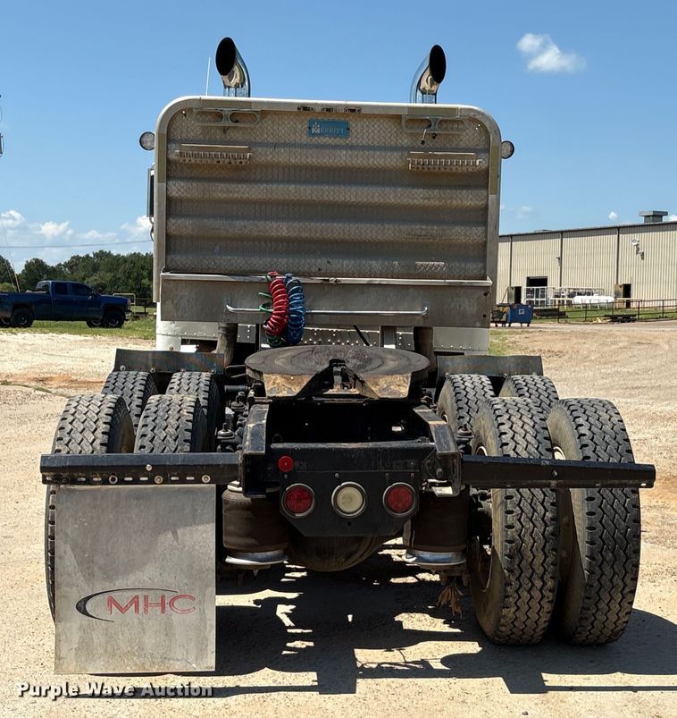 image for item EU0031 1992 Freightliner FLD semi truck