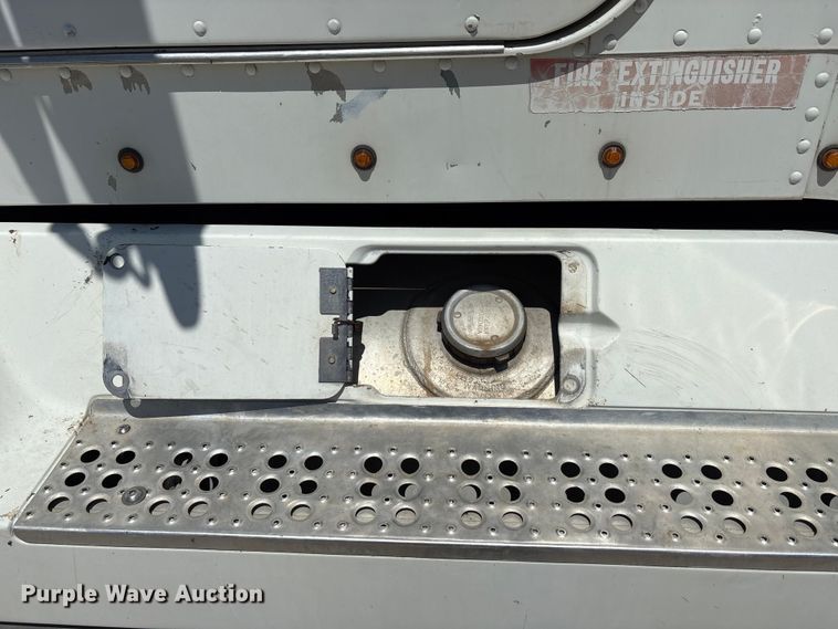 image for item EU0031 1992 Freightliner FLD semi truck