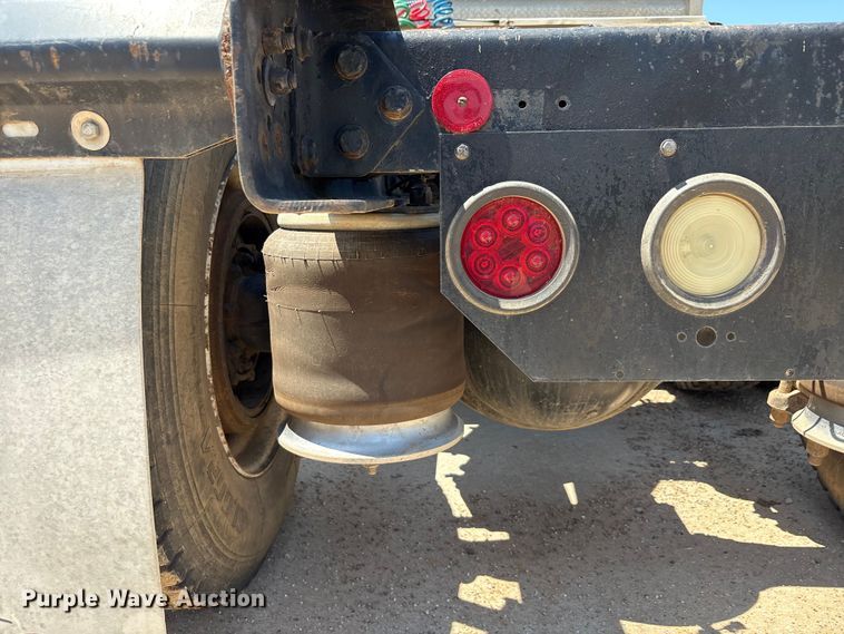 image for item EU0031 1992 Freightliner FLD semi truck