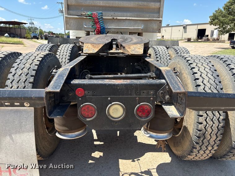 image for item EU0031 1992 Freightliner FLD semi truck