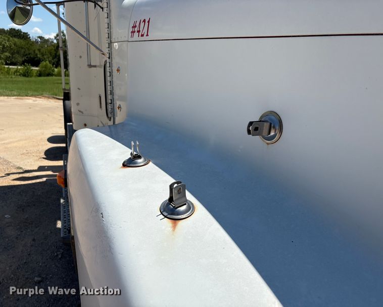 image for item EU0031 1992 Freightliner FLD semi truck