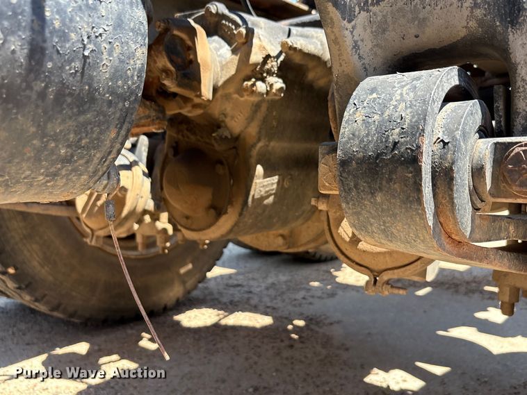 image for item EU0031 1992 Freightliner FLD semi truck