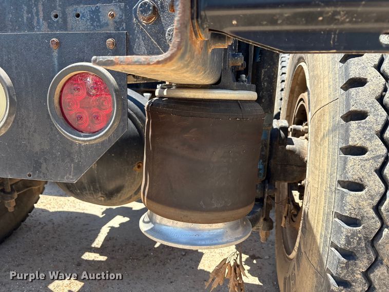 image for item EU0031 1992 Freightliner FLD semi truck