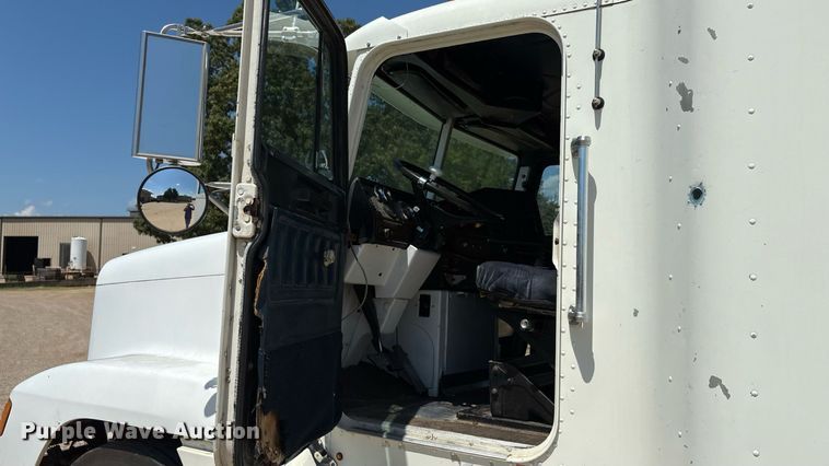 image for item EU0031 1992 Freightliner FLD semi truck
