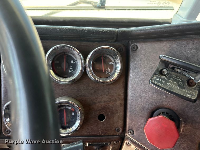 image for item EU0031 1992 Freightliner FLD semi truck