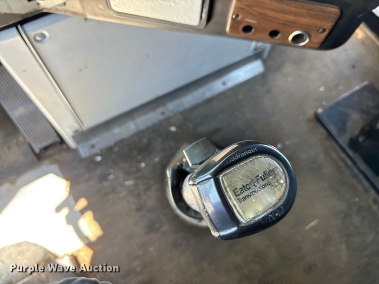 image for item EU0031 1992 Freightliner FLD semi truck