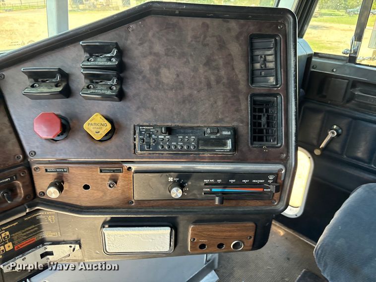 image for item EU0031 1992 Freightliner FLD semi truck