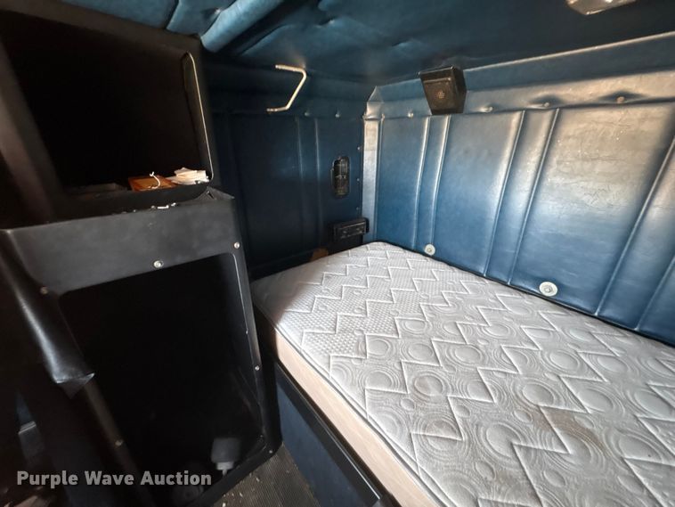 image for item EU0031 1992 Freightliner FLD semi truck