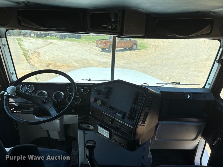 image for item EU0031 1992 Freightliner FLD semi truck
