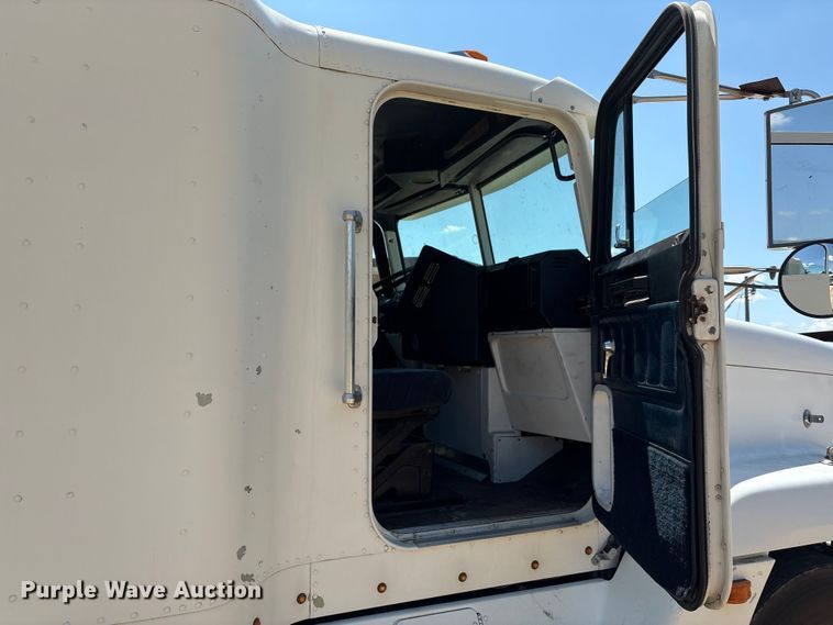 image for item EU0031 1992 Freightliner FLD semi truck