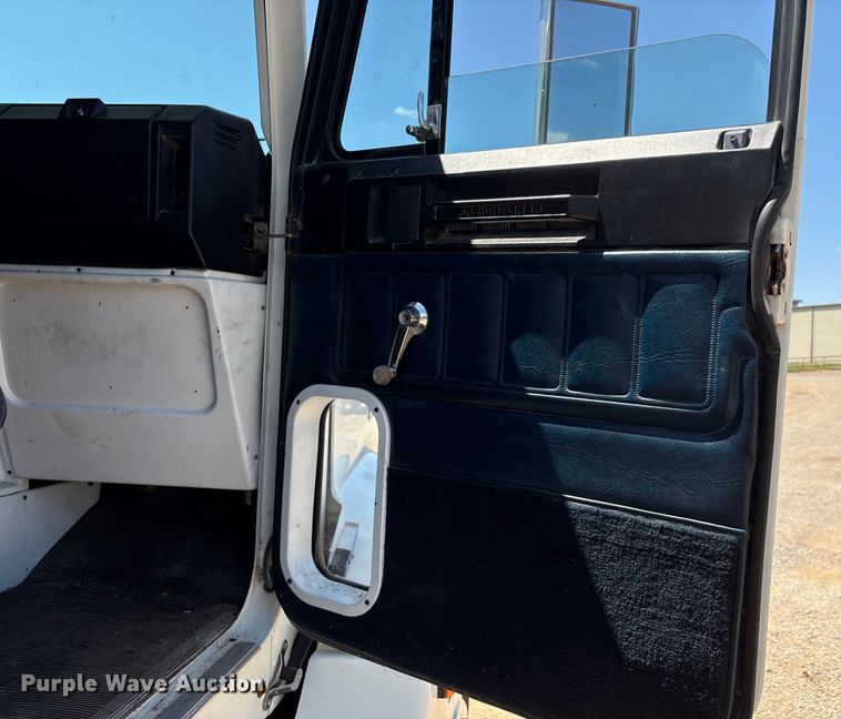 image for item EU0031 1992 Freightliner FLD semi truck