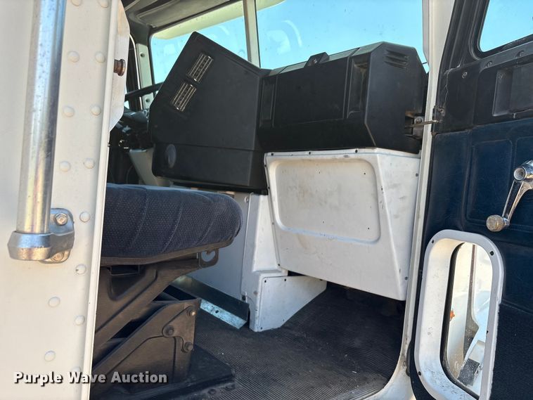 image for item EU0031 1992 Freightliner FLD semi truck