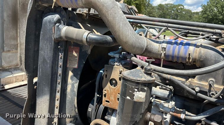 image for item EU0031 1992 Freightliner FLD semi truck