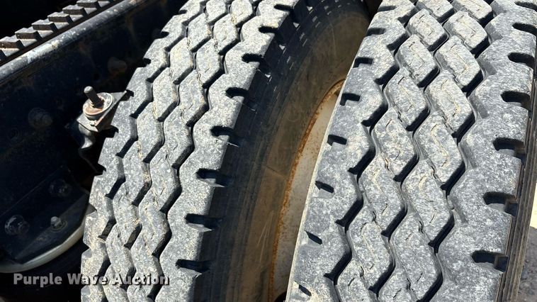 image for item EU0031 1992 Freightliner FLD semi truck