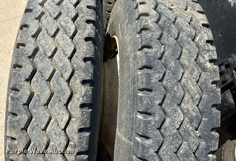 image for item EU0031 1992 Freightliner FLD semi truck