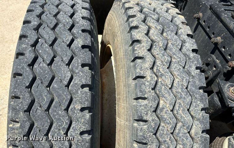 image for item EU0031 1992 Freightliner FLD semi truck