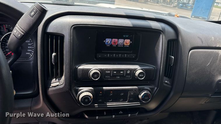 image for item EU0067 2015 Chevrolet Silverado 2500HD Crew Cab pickup truck