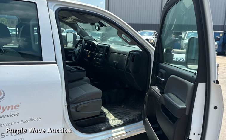 image for item EU0067 2015 Chevrolet Silverado 2500HD Crew Cab pickup truck