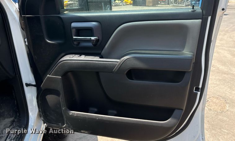 image for item EU0067 2015 Chevrolet Silverado 2500HD Crew Cab pickup truck