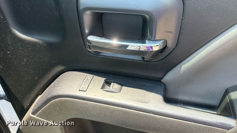 image for item EU0067 2015 Chevrolet Silverado 2500HD Crew Cab pickup truck