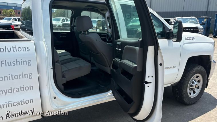 image for item EU0067 2015 Chevrolet Silverado 2500HD Crew Cab pickup truck