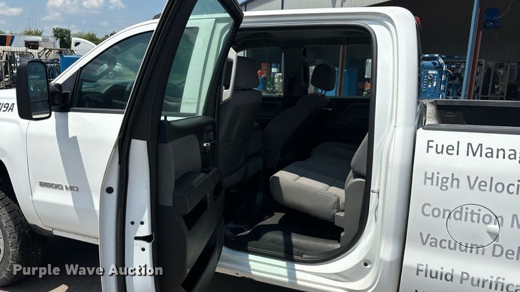 image for item EU0067 2015 Chevrolet Silverado 2500HD Crew Cab pickup truck