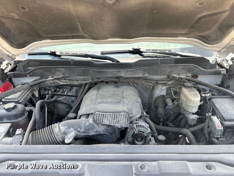 image for item EU0067 2015 Chevrolet Silverado 2500HD Crew Cab pickup truck