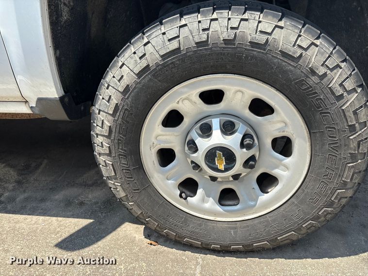 image for item EU0067 2015 Chevrolet Silverado 2500HD Crew Cab pickup truck