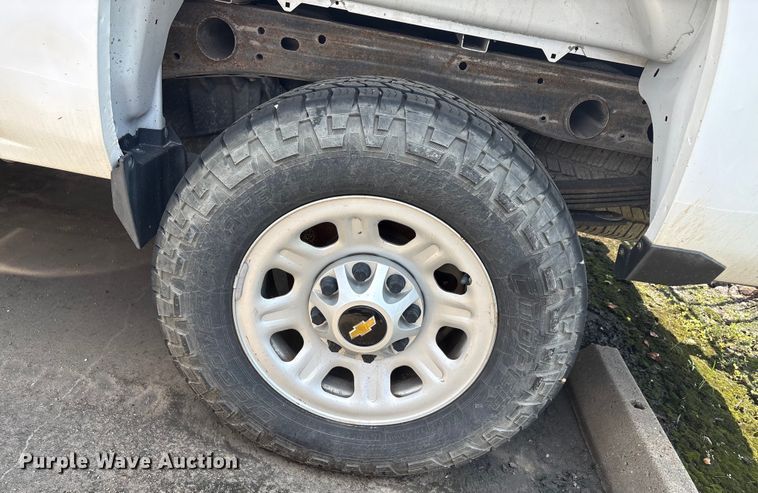 image for item EU0067 2015 Chevrolet Silverado 2500HD Crew Cab pickup truck