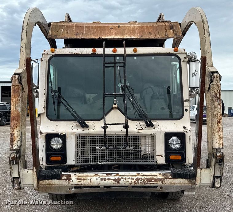 image for item EU2110 2002 Mack refuse truck