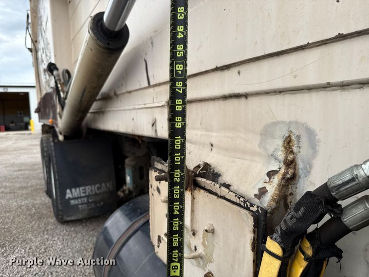 image for item EU2110 2002 Mack refuse truck