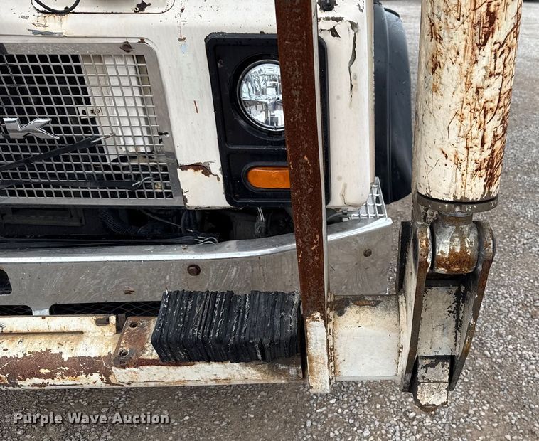 image for item EU2110 2002 Mack refuse truck