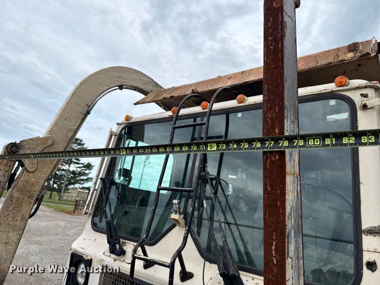 image for item EU2110 2002 Mack refuse truck