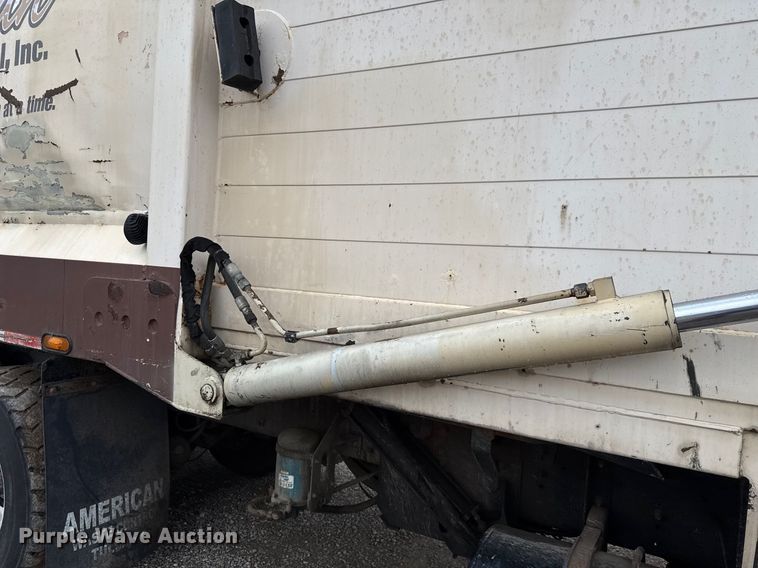 image for item EU2110 2002 Mack refuse truck