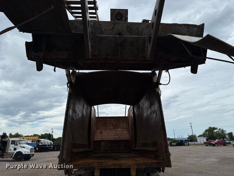 image for item EU2110 2002 Mack refuse truck