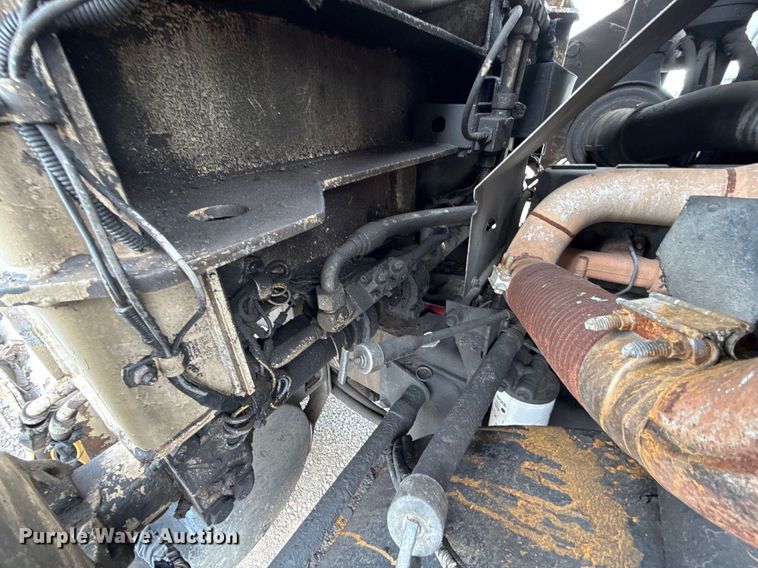 image for item EU2110 2002 Mack refuse truck